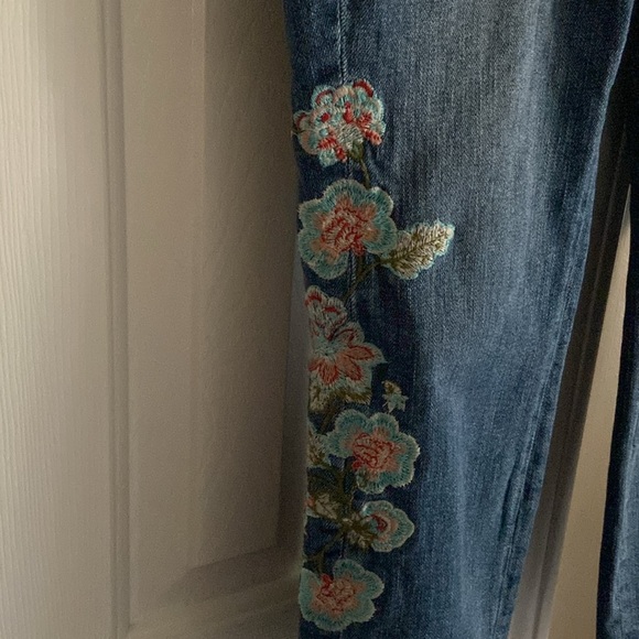 J Jill Floral Embroidered Authentic Fit Cropped Size 4  Jeans - Picture 3 of 6